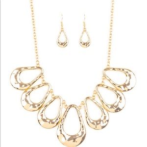 Hello I’m selling $5.00 jewelry